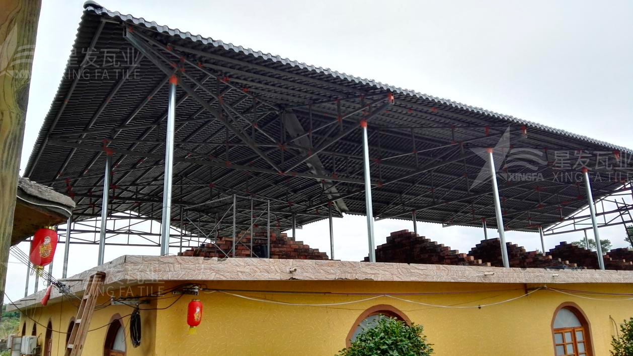 “鋼結(jié)構(gòu)+合成樹脂瓦”屋面建筑體系已被普遍應用，促進行業(yè)發(fā)展