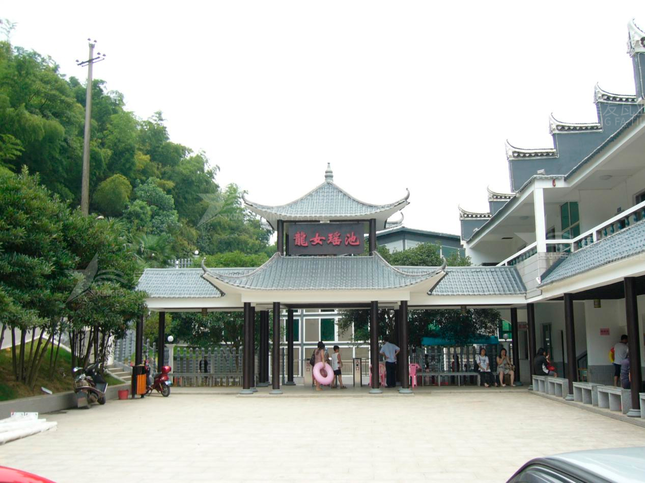 南昌屋頂材料合成樹脂瓦和不銹鋼瓦哪個(gè)好？選擇很重要！